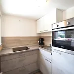 Quaint Near With Garden Tatil Evi
