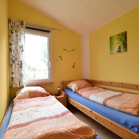 Prázdninový dům Quaint Near With Garden