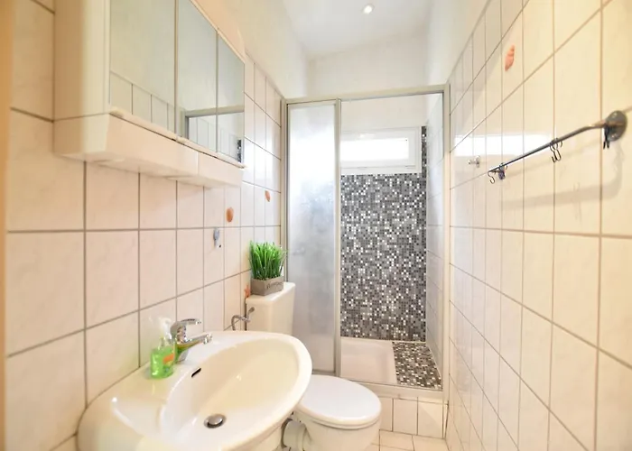 Quaint Near With Garden Feriehus Poel