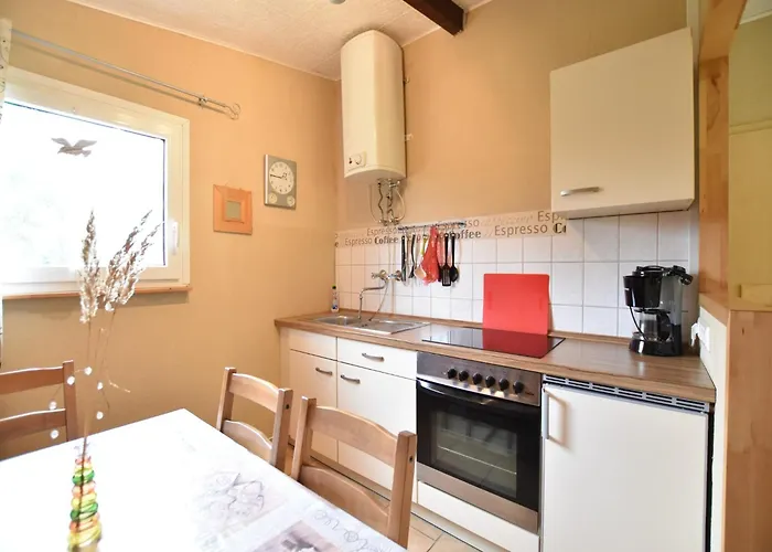 Feriehus Quaint Near With Garden *