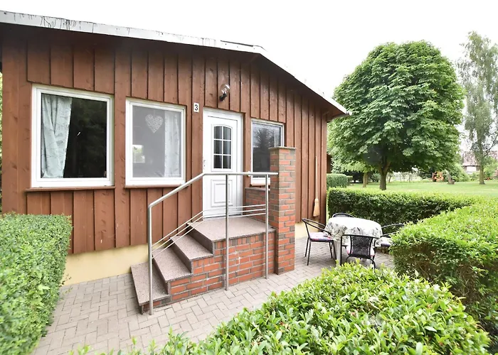 Feriehus Quaint Near With Garden Poel