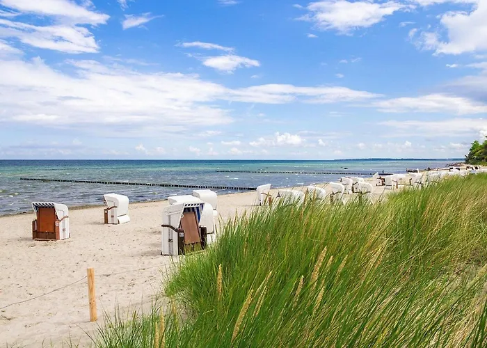 Feriehus Quaint Near With Garden